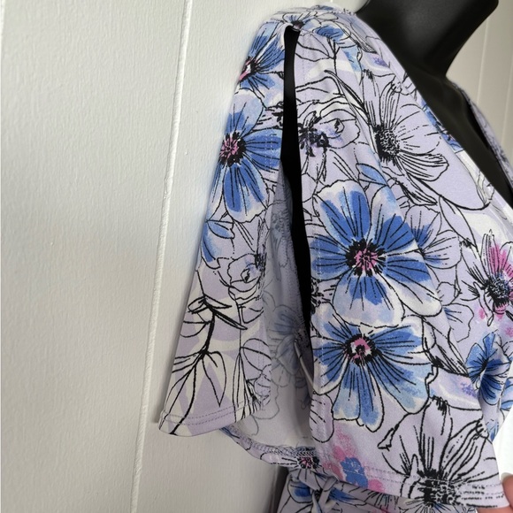 Ricki's Floral V-Neck Top | Size Large - Picture 9 of 9